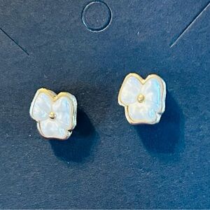 Vintage Avon Mother Of Pearl Goldtone Dainty Flower Earring.